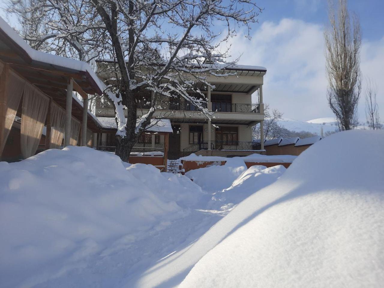 Зона Отдых Apachi В Горах Чимган Hotel Exterior photo